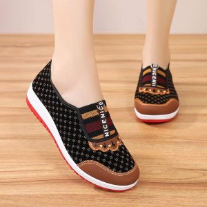 Wtmei Giày nữ Bắc Kinh cũ mới Giày vải nữ đế mềm chống trượt trung niên và cao tuổi thường ngày Giày vải một bàn đạp Giày dành cho các bà mẹ phẳng  131.171 ₫